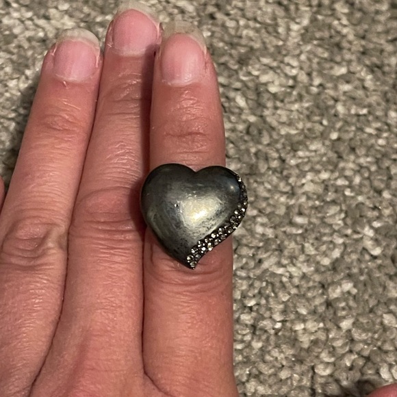 A heart ring - Picture 2 of 2